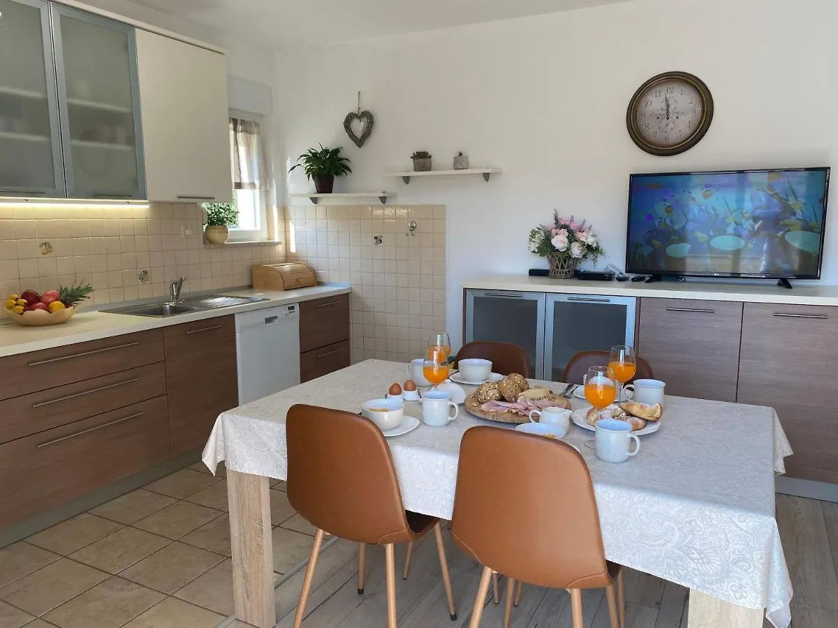 Apartments Poljak Supetarska Draga 0*,