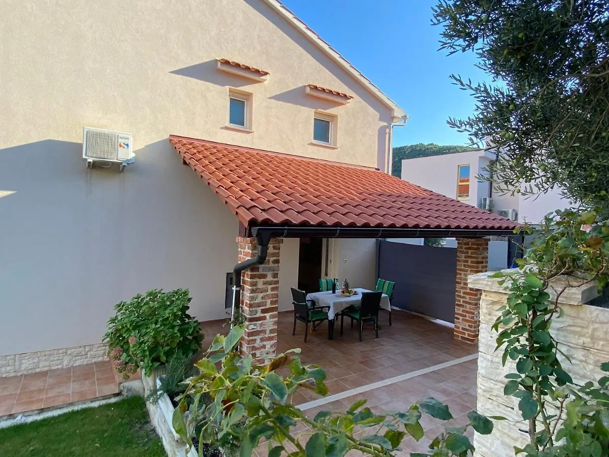 Apartments Poljak Supetarska Draga 0*,